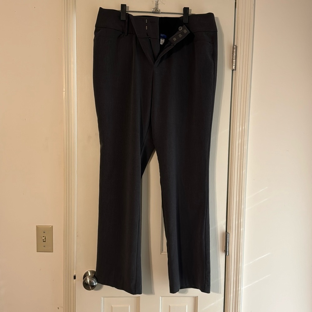 Apt 9 dark gray women’s slacks. Size 16. Bootcut.